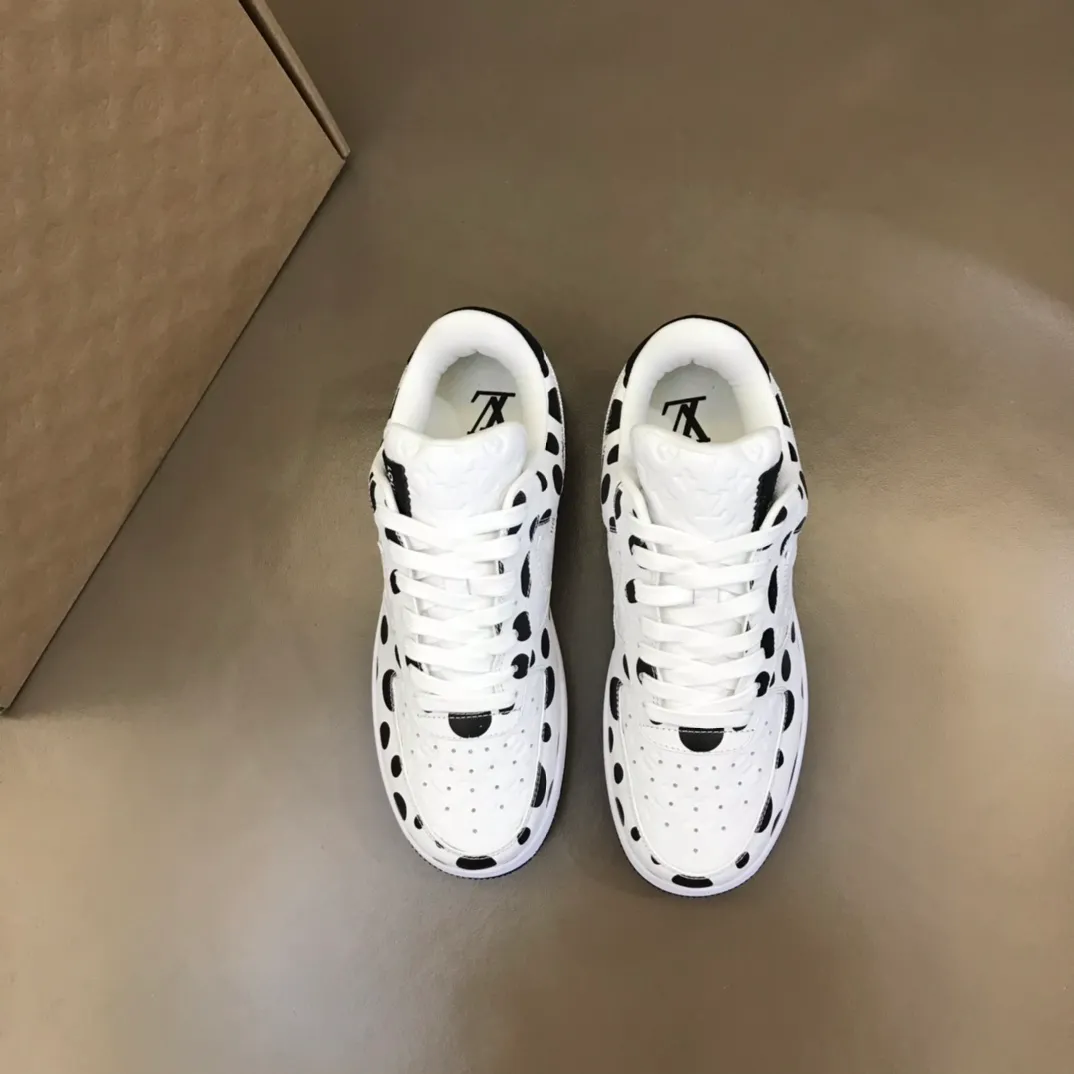 Men's shoes 💰p420 "*OUIS *UITTO*x" x OFF-WHITE x Nike tripartite collaboration! Yayoi Kusama's collaboration series is a trendy men's casual sports shoe with unrivaled color matching. The design idea basically continues the style of THE TEN. The Swoosh line and tongue label have a very familiar visual effect, and are both fashionable and trendy! A must-have for fashionistas! The effect on your feet is absolutely stunning!  Size: 38-45
